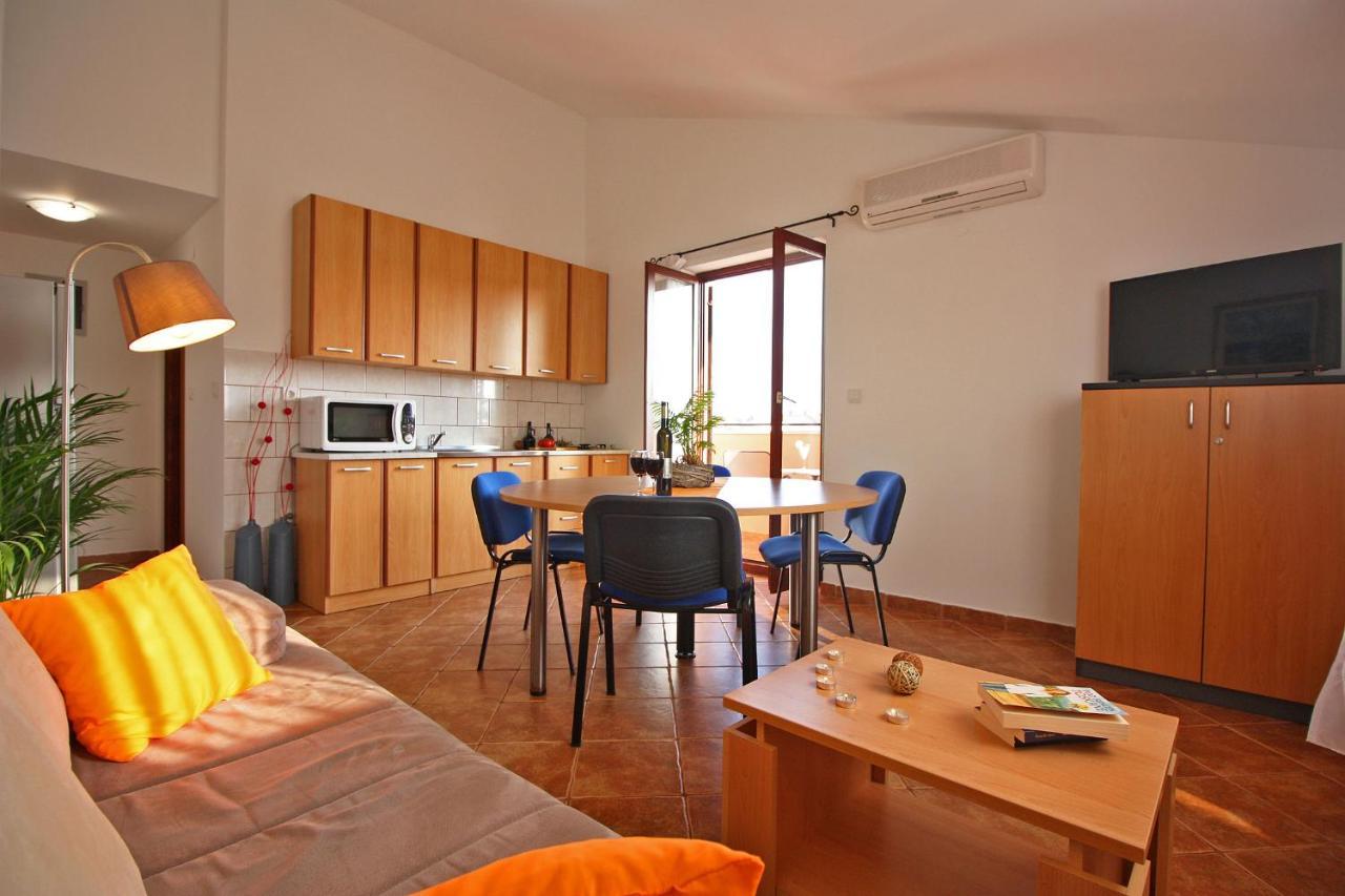 Brijunisol - 3 Apartments Top Position Near The Beautiful Beach Fažana Buitenkant foto