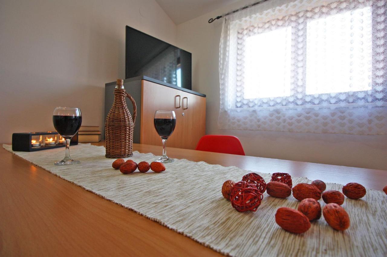 Brijunisol - 3 Apartments Top Position Near The Beautiful Beach Fažana Buitenkant foto
