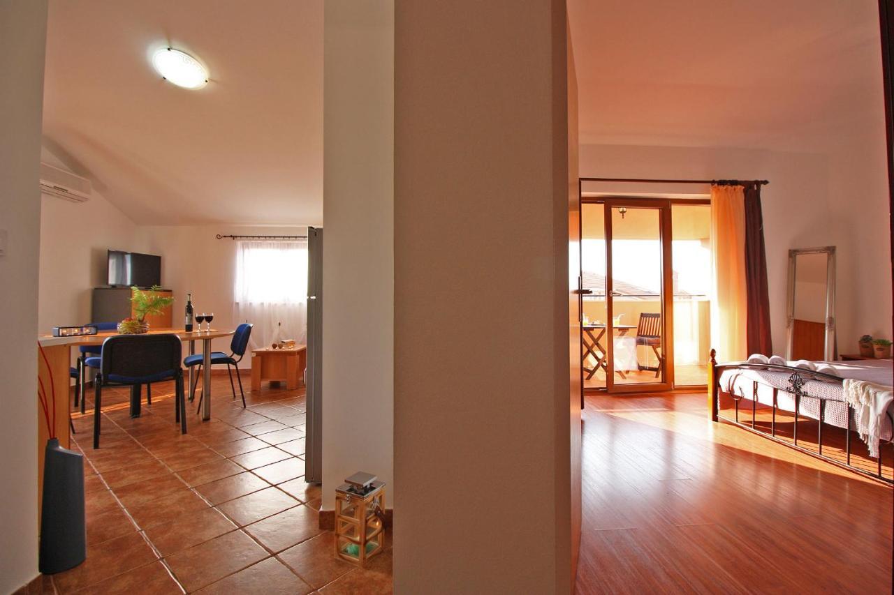 Brijunisol - 3 Apartments Top Position Near The Beautiful Beach Fažana Buitenkant foto