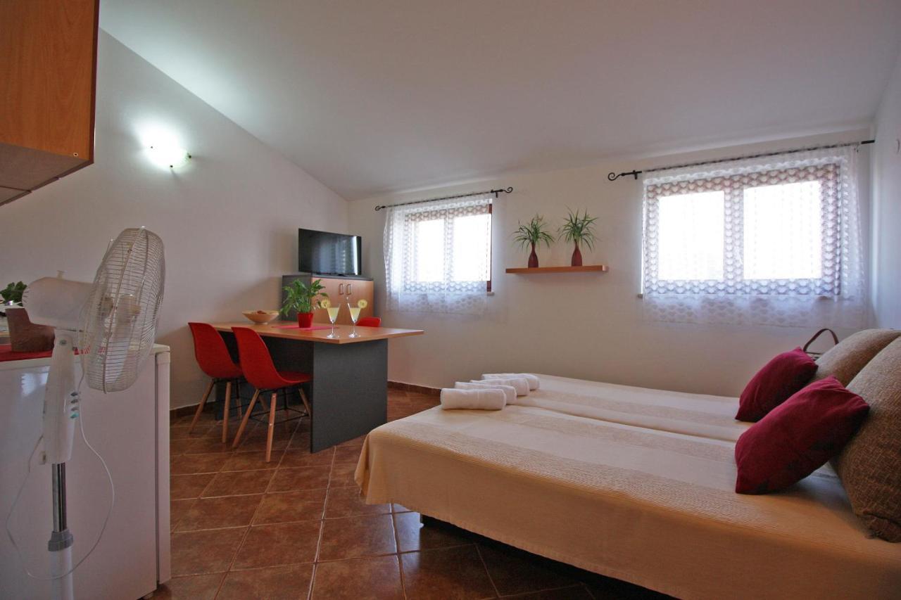 Brijunisol - 3 Apartments Top Position Near The Beautiful Beach Fažana Buitenkant foto
