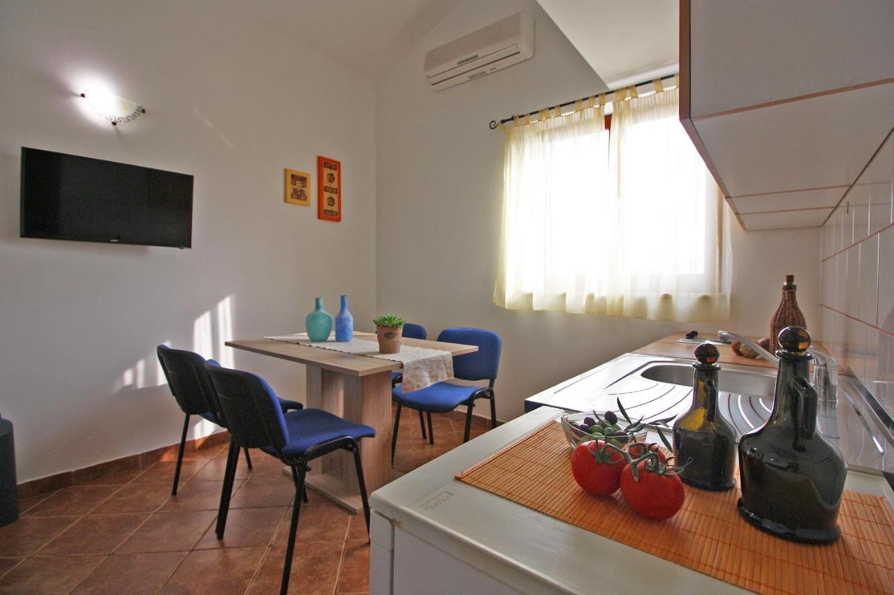 Brijunisol - 3 Apartments Top Position Near The Beautiful Beach Fažana Buitenkant foto